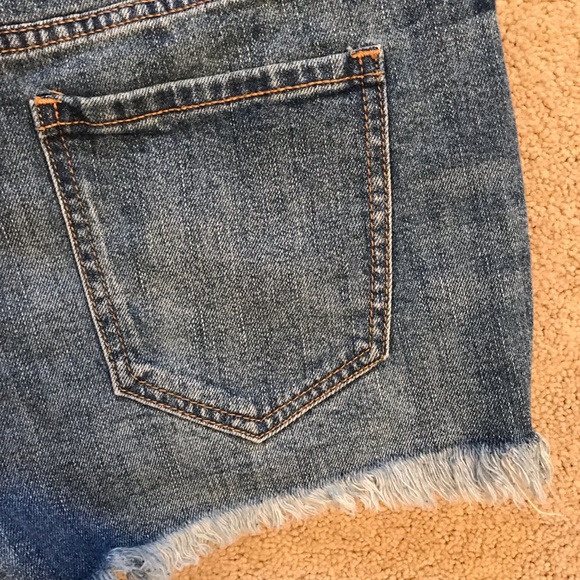 Old Navy Boyfriend Distressed Denim Shorts Patriotic Peekaboo Pockets Size 2 - Picture 13 of 14